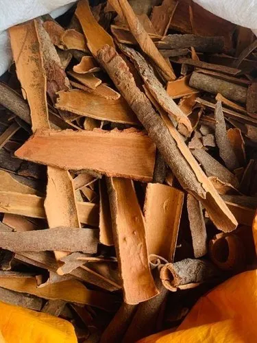Cinnamon((Dalchina Chekka)
